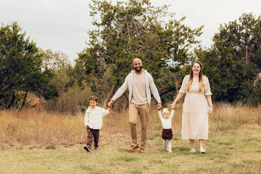 How to Choose the Perfect Family Outfit Collection for Photos & Everyday Moments